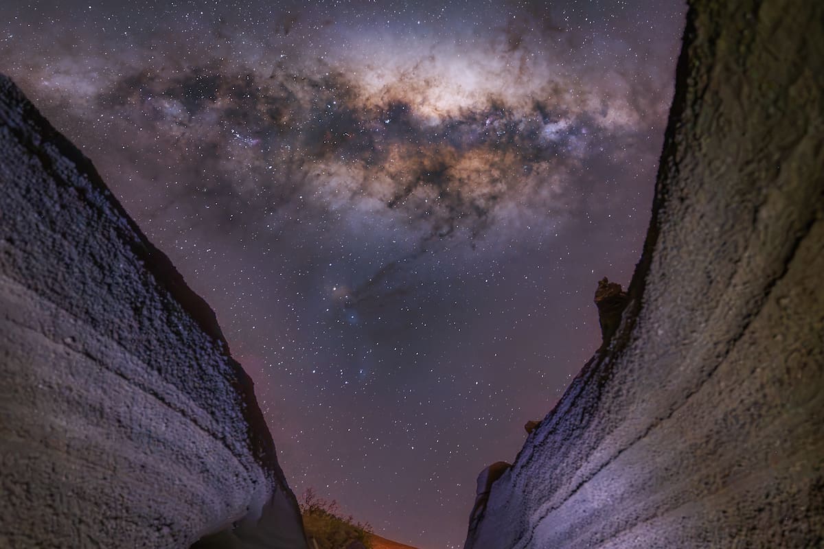 La Vía Láctea vista desde los pasadizos del volcán Malacara, en Malargüe