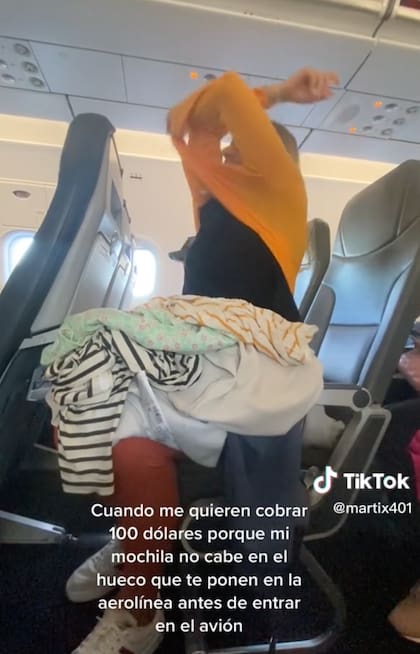 La viajera se quitó unas diez prendas apenas llegó a su asiento