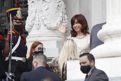 La vicepresidenta Cristina Fernández de Kirchner, ayer en su ingreso al Congreso Nacional por la apertura de la Asamblea Legislativa