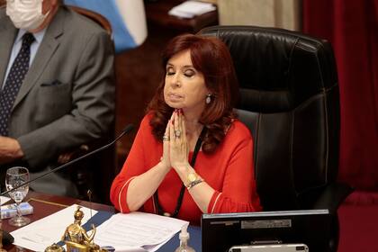 La vicepresidenta Cristina Kirchner, durante una sesión reciente, que se realizó bajo la modalidad mixta.
