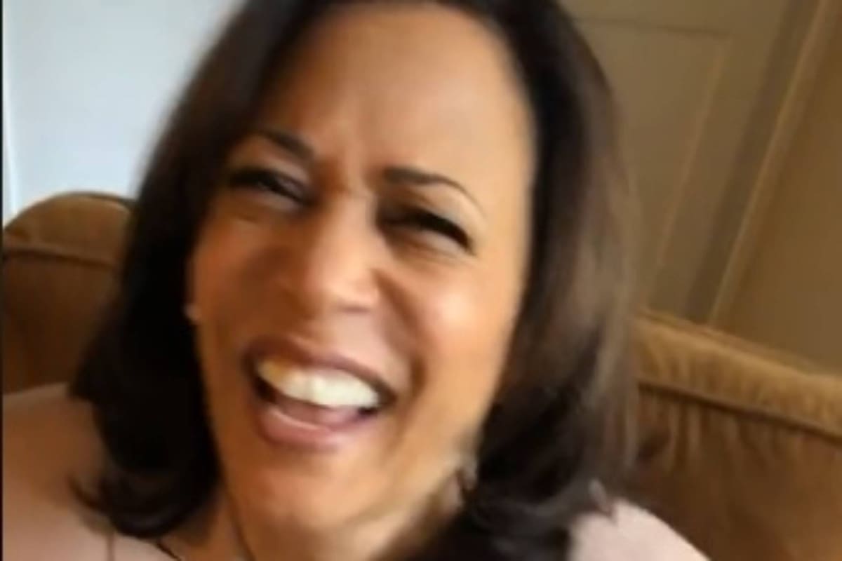 La vicepresidenta electa de Estados Unidos estalló en una carcajada cuando su sobrina le hizo un referencia al juicio política a Donald Trump.