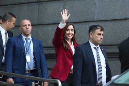La vicepresidenta electa Victoria Villarruel se retira esta tarde de la reunión con Cristina Kirchner en el Senado