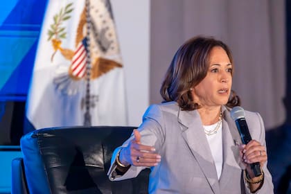 La vicepresidenta Kamala Harris se manifestó en contra de las modificaciones al plan de estudio de Florida (Archivo)