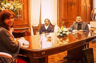 Crisis. Cristina Kirchner evalúa un plan de pospandemia con dirigentes sociales