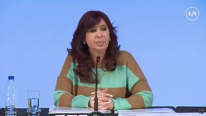 La vicepresidenta tiene dos grandes temores relacionados con la economía. Uno de ellos es el dólar. Cree que una corrida puede terminar con un gobierno. El otro es terminar con una inflación superior a la de Mauricio Macri.