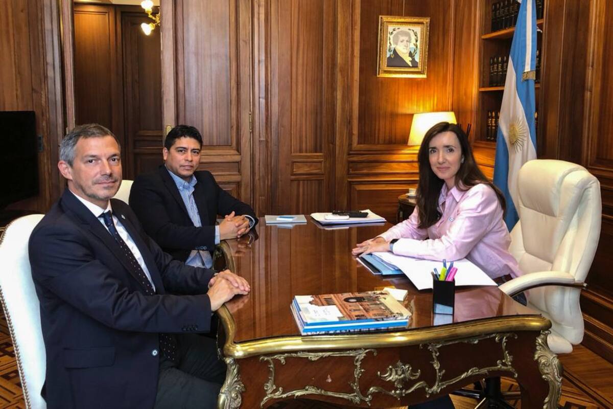 La vicepresidenta Victoria Villarruel recibió hoy a Claudio Vidal, gobernador de Santa Cruz