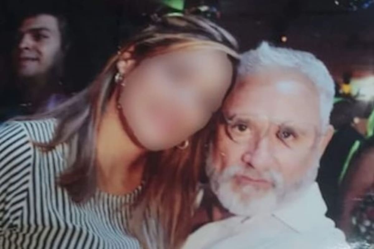 La víctima, con Gregorio Urraco, en la foto de la cantina La Cautiva, de Rosario, que sirvió como prueba para encontrar a la mujer en la casa del hombre, acusado de haberla violado durante dos días