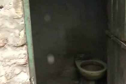 La víctima dijo que se despertó en un baño con los pantalones bajos