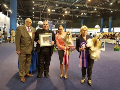 La víctima en las exposiciones de perros en las que participaba.