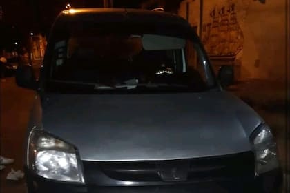 La victima fue encontrada al volante de un Peugeot Partner gris