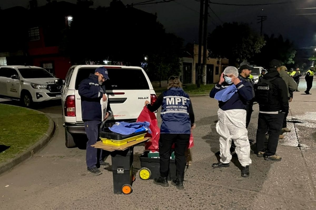 La víctima fue hallada con dos heridas de arma de fuego: una en la cabeza y otra en el pecho