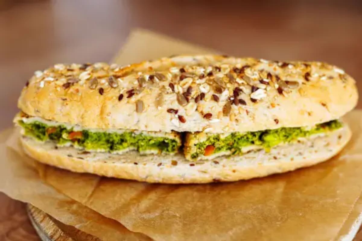 La víctima habría comprado el sandwich en un puesto callejero.