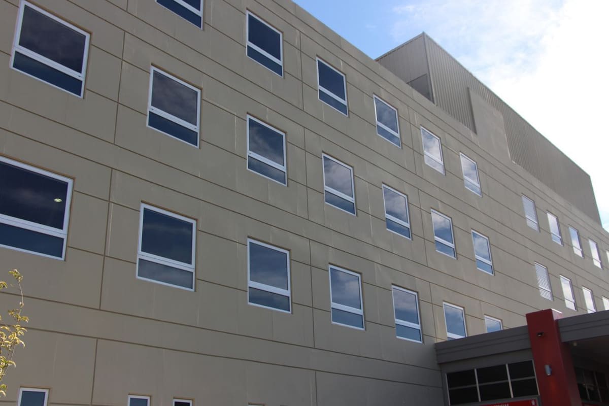 La víctima permanece internada en el Hospital Rawson, donde realiza su recuperación