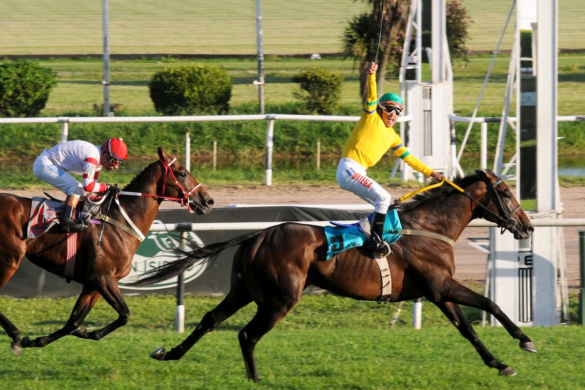 La victoria de Nicholas en el GP Miguel Martínez de Hoz, en San Isidro; segundo entra Pure Nelson, que hoy también correrá en Chile