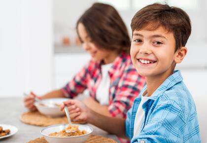 La vida con miembros dependientes (como niños o personas de la tercera edad) puede incrementar el gasto familiar hasta en un 75%