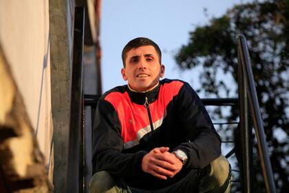 La vida de Alexis Russo dio un giro de ciento ochenta grados cuando un automovilista le propuso dejar atrás los años de marginación en la calle por un trabajo en relación de dependencia