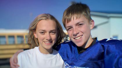 La vida de Ashley y Owen, dos jóvenes estudiantes de la secundaria de Beal City, Michigan, dio un giro inesperado (Netflix)