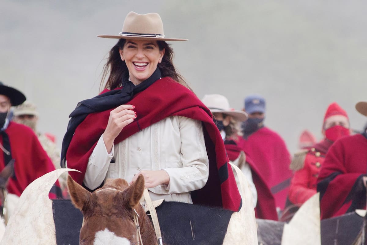 La vida de Bettina –salteña, 42 años, con un Máster en Estudios Latinoamericanos en Georgetown University, en
Washington DC– estuvo atravesada desde siempre por la política, ya que su padre, Juan Carlos Romero, y su abuelo,
Roberto Romero, fueron gobernadores de Salta.