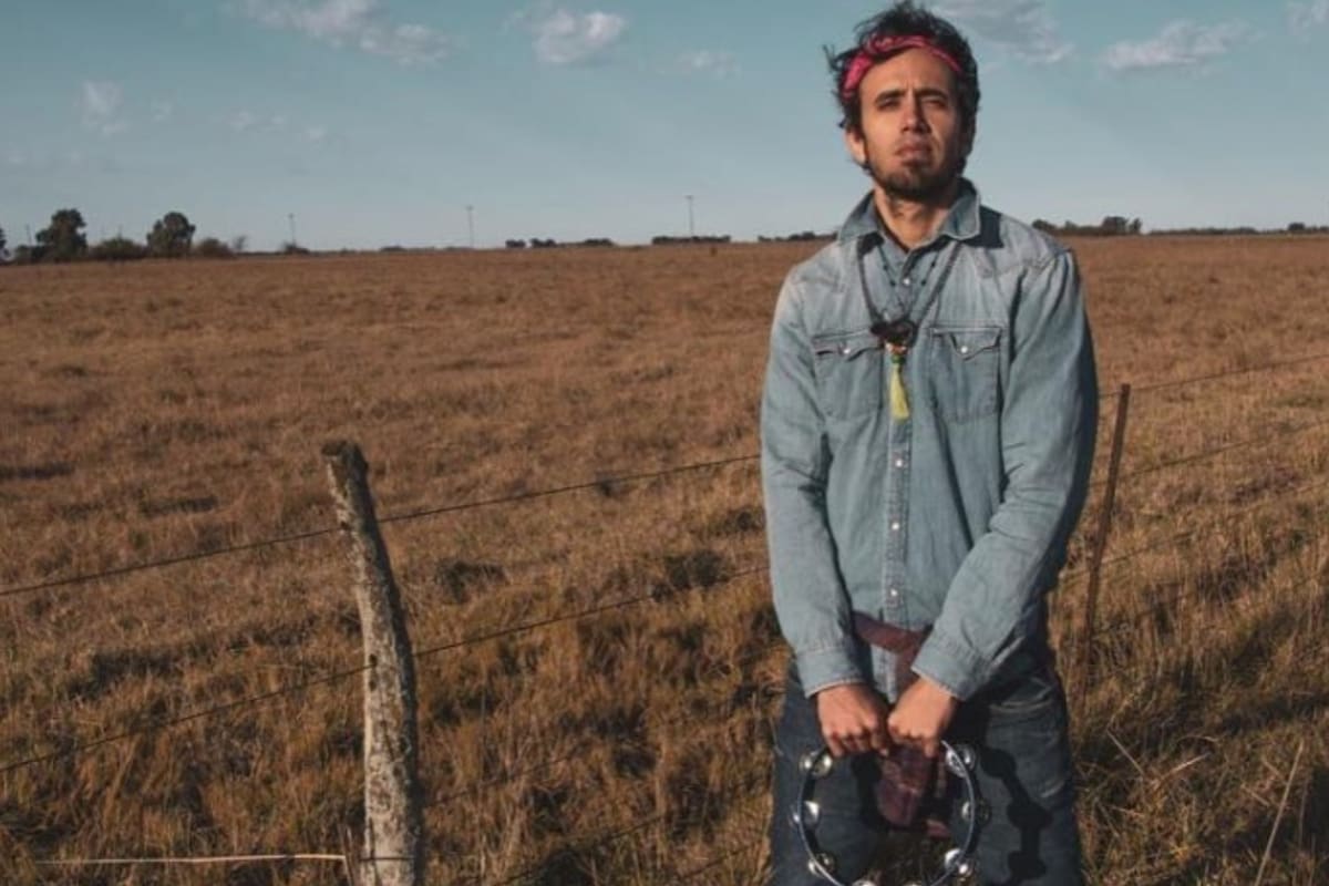 La vida de Juan Antonio: compartió plantel con el Kun Agüero en la selección argentina, debutó en River y hoy lidera una banda de rock llamada Francia 98