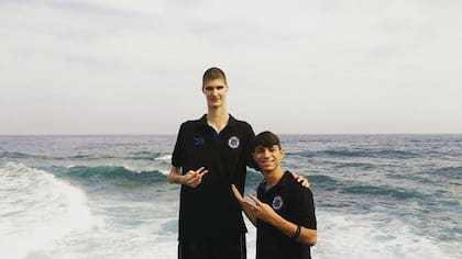 La vida del gigante de 17 años