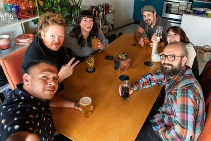 La vida en comunidad se abre paso en un mundo con las casas cada vez más caras y mucha gente sola.