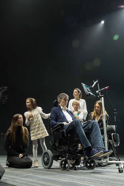 "La vida es hoy" estuvo marcada por la emoción y el optimismo que logró transmitir el ex senador, rodeado por su familia.