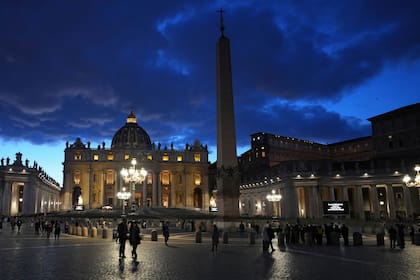 La vida imita al arte: La película "Cónclave" frente a lo que está pasando en el Vaticano