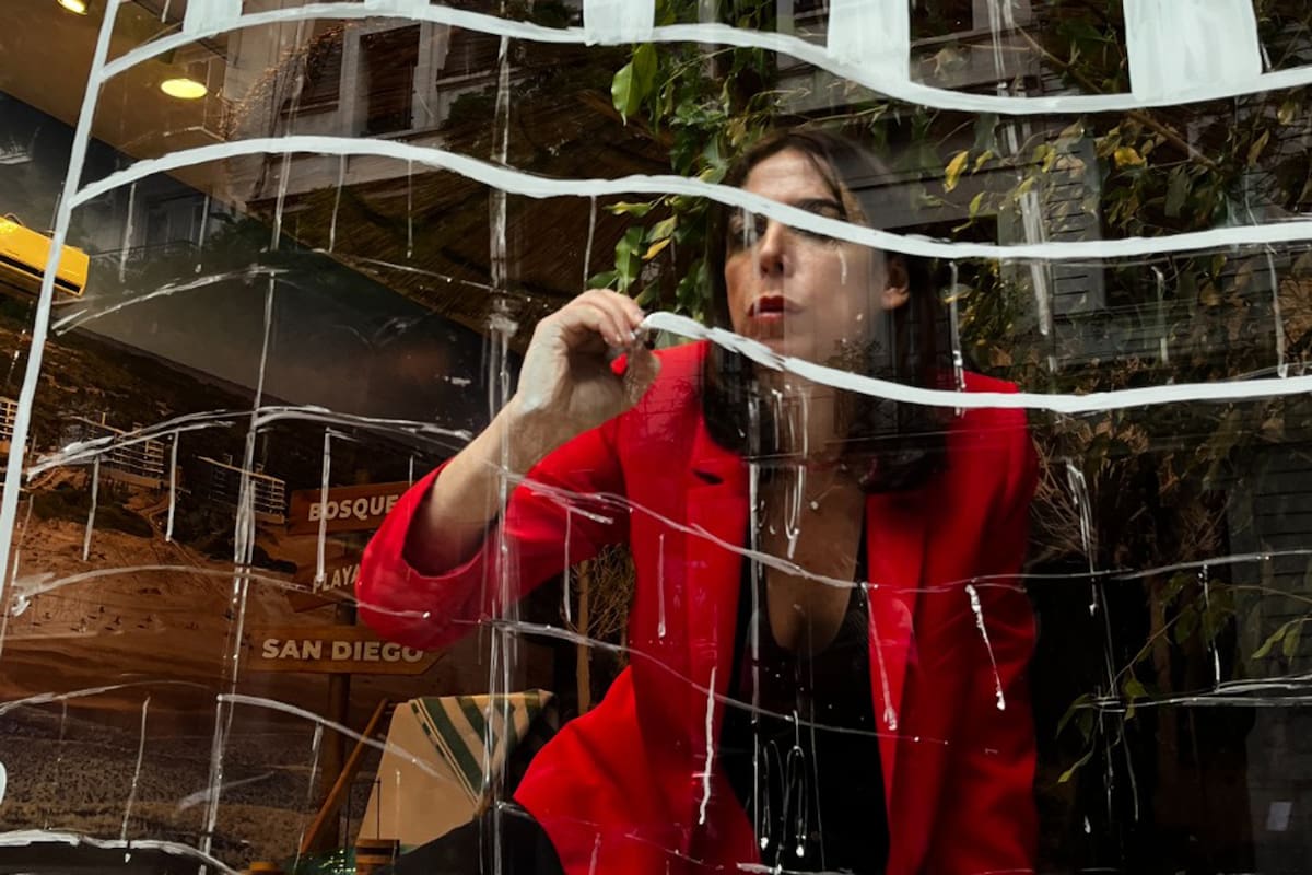 La vidriera de Callao que rompe con el esquema de la publicidad tradicional