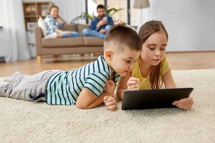 La vigilancia y el cuidado familiar deben ser rigurosos en el uso de la tecnología por parte de los menores de edad