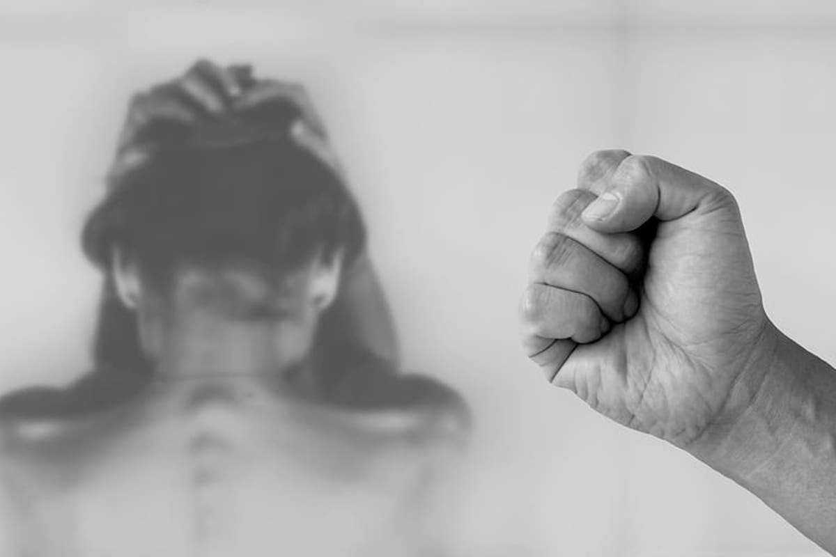 La violencia física no se da de inmediato, sino que es parte del círculo de la violencia de género que se retroalimenta y que suele ir in crescendo.