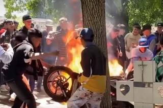 Quemaron una moto sobre una lápida en el funeral tumbero de un ladrón adolescente