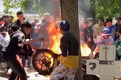 La violenta despedida a un delincuente juvenil se desarrolló en el cementerio de La Plata