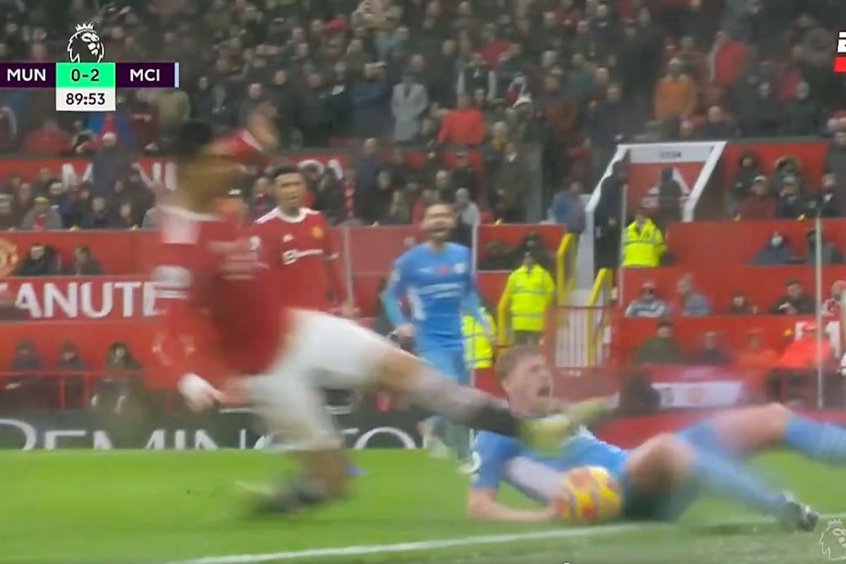 La violenta falta de Cristiano Ronaldo al final del clásico de Manchester