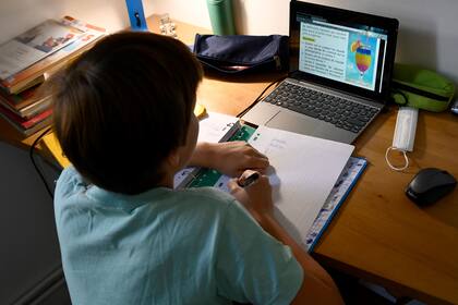 La virtualidad tiene un impacto negativo para el bienestar general y la educación de los chicos