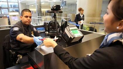 La visa H-1B es otorgada a decenas de miles de extranjeros altamente calificados cada año
