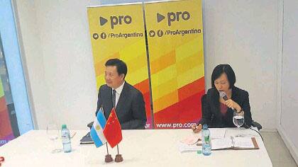 La visita en 2016 de Li Qun, dirigente del Partido Comunista chino, en una sede porteña de Pro