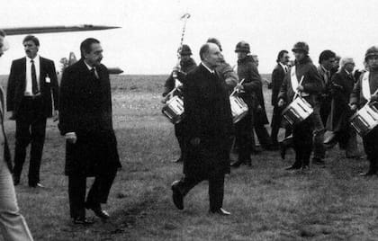 La visita de François Mitterrand con Raúl Alfonsín