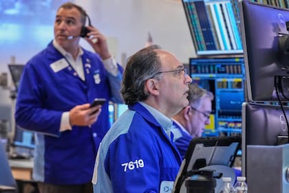 La visita del Fondo: el dólar operó en calma y las acciones argentinas subieron.