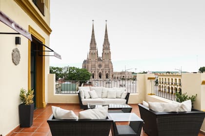 La visita papal está prevista para el 11 de noviembre en Luján, donde hoteles advirtieron sobre perfiles falsos que utilizan sus identidades para solicitar transferencias