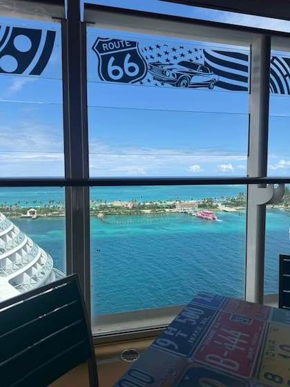 La vista de Bahamas desde el American Diner, en el crucero Norwegian Getaway