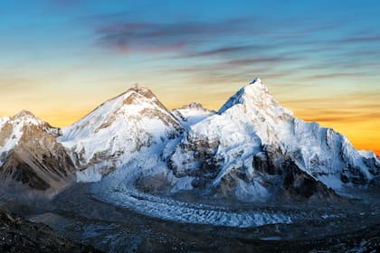 La vista de la montaña Everest y Lhotse