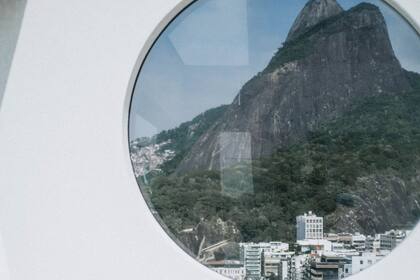 La vista de la piscina, al Morro Dois Irmãos