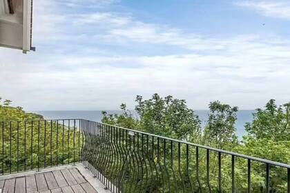 La vista de una casa en los acantilados es inmejorable, aunque el riesgo de que se derrumbe es muy alto. Crédito: Zoopla