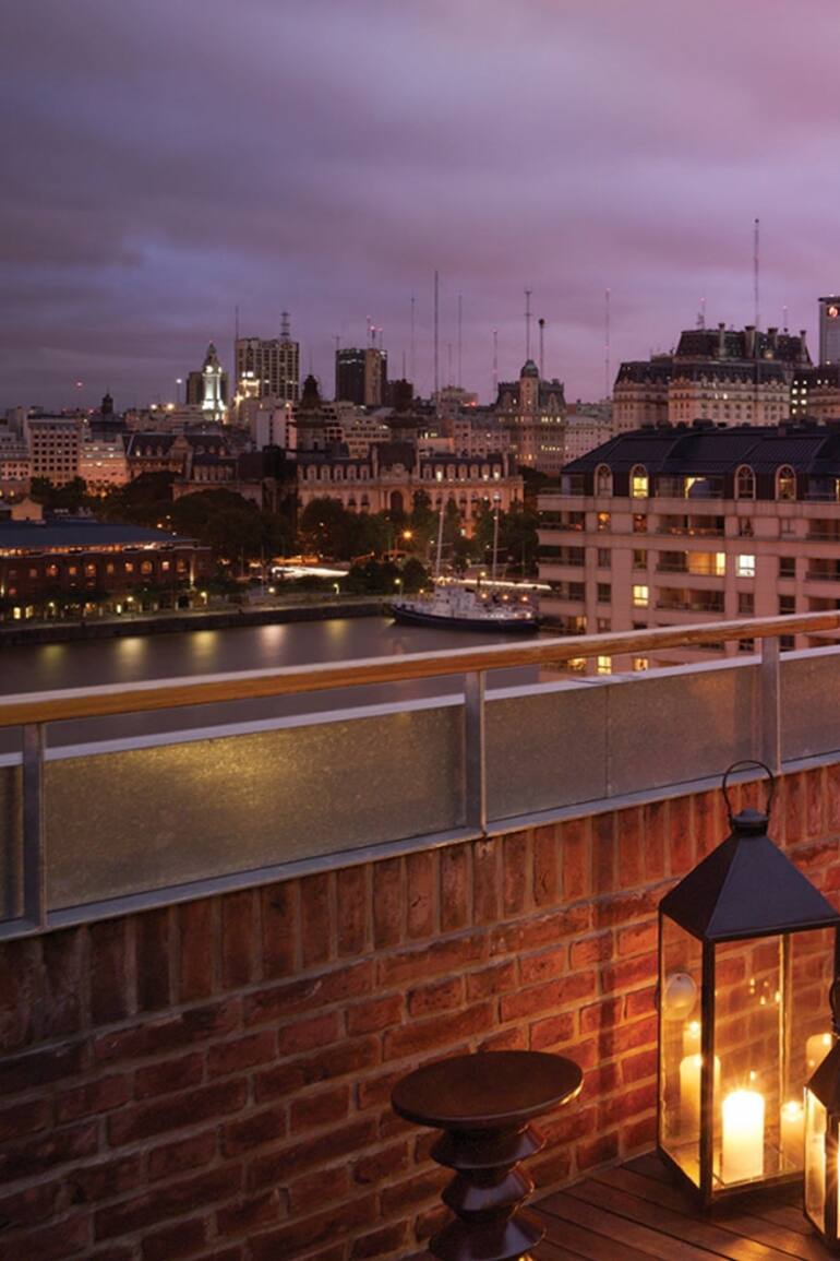 La vista desde la suite imperial, una Buenos Aires vista desde Puerto Madero