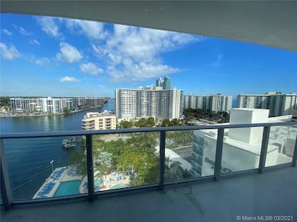 La vista desde un departamento del condominio South Ocean