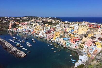 La vista más linda de la isla de Procida desde lo alto.