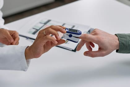 La vitamina B1 es clave para la salud cardiovascular, ya que ayuda a mantener un ritmo cardíaco estable