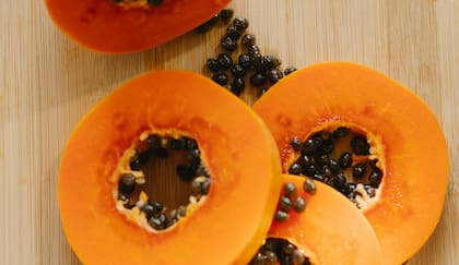 La vitamina C y el betacaroteno de la papaya combaten los radicales libres