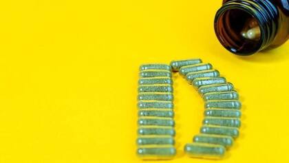La vitamina D se puede obtener a través de la exposición al sol, suplementos y alimentación
