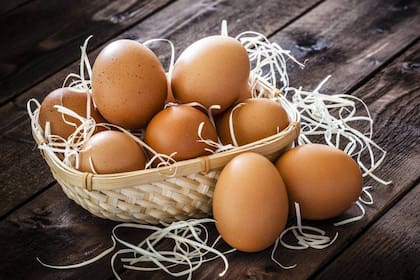 La vitamina D también se puede adquirir a través de alimentos como el pescado, la carne y los huevos